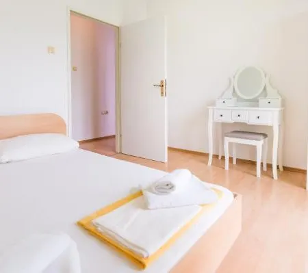 Vedrana Apartment *